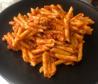 Macarrones A La Boloñesa (1 Ración)