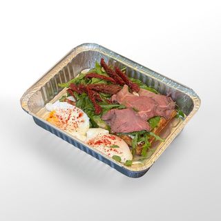 Vafe de Cartofi cu Ouă Poșate și Roastbeef