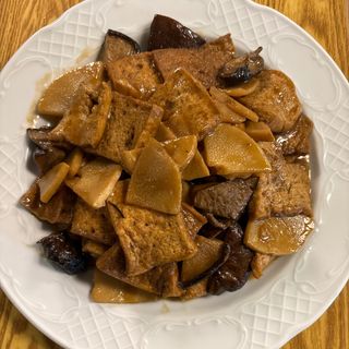 Tofu con bambú y seta china