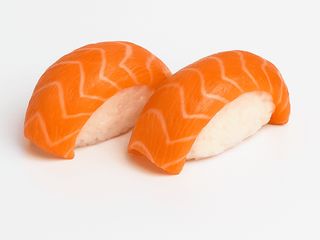 Sushi łosoś 2 szt (80g)