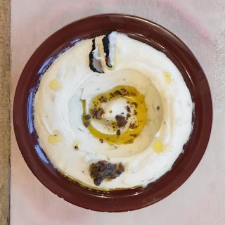 Hummus cu truffe
