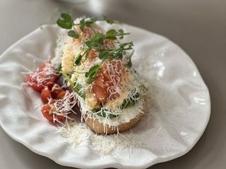 Bułka francuska z łososiem