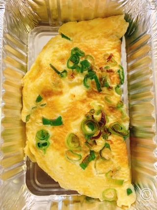 Omleta cu ton si ceapa verde