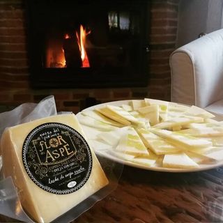 Queso Cuña Oveja L.Cruda Flor Aspe De 225G Y 250G