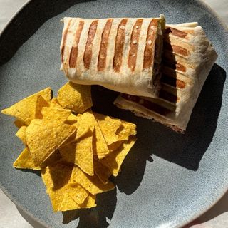 Тортила с пилешко и кашкавал