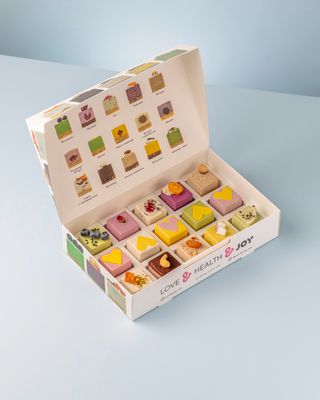 Міні-десерти асорті 15 смаків в подарунковій упаковці (600г)