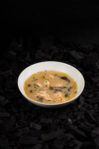 Supă miso cu ciuperci și somon