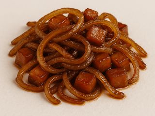 Карамелізована цибуля з  беконом