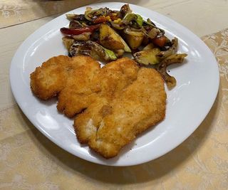 Pileća šnicla pohovana u prezli velika porcija