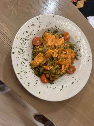 Tagliatelle s lososom + gratis piće