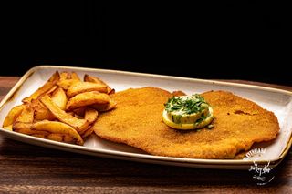 Шницел по виенски от свинско месо (300г)