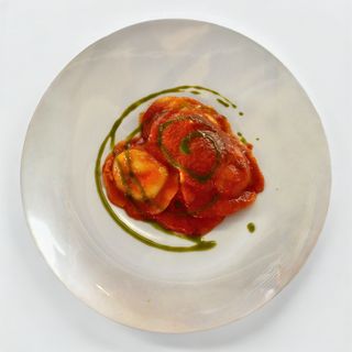 Raviolo caprese