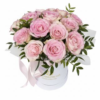 Квіти в коробці "15 троянд Lovely Jewel"