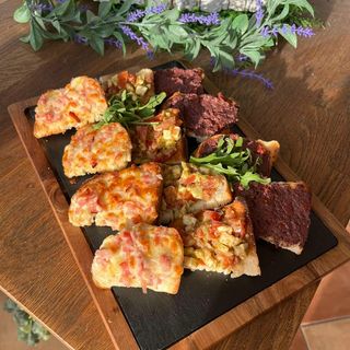 Микс билкови брускети (480гр)