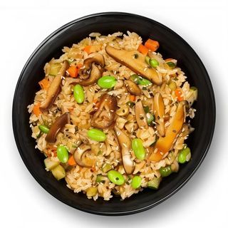 Wok arroz con edamame, shiitake, verduras y jengibre