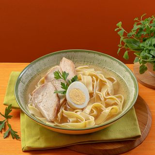 Бульйон курячий з яйцем