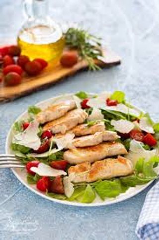 Tagliata di pollo, pomodorini, scaglie di parmigiano e patate