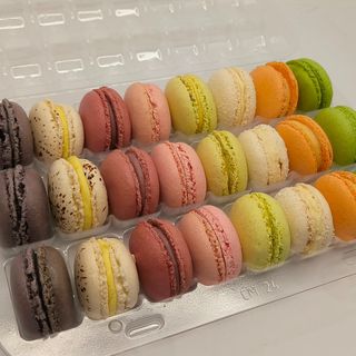 Кутия френски макарони 24 бр.