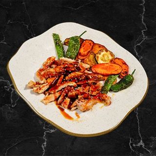 Pollo teriyaki acompañado verduras