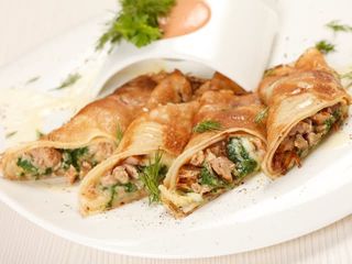 Млинець з курочкою, томатами та сиром (290г)