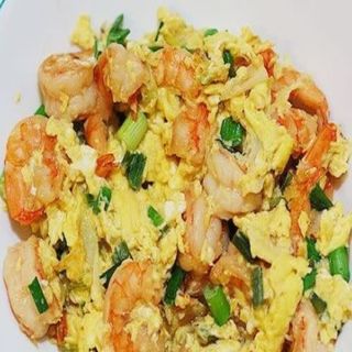 Gambas Con Ajos Tiernos Y Huevos