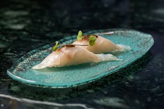 Nigiri de lubina (2 uds.)