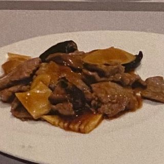 Vitello con funghi e bambù