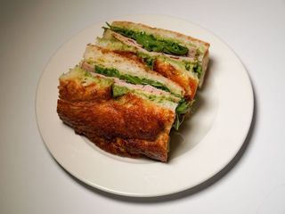 Фокача з шинкою та песто (280g)