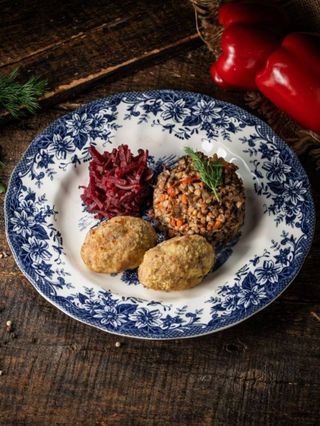 Січеники з бурячком та гречкою з грибами