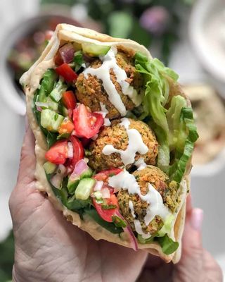 Salada Falafel