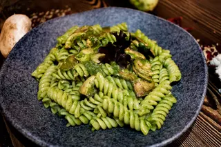 Fusilli with champignons and pesto sauce