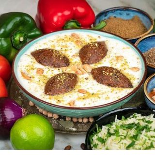 Kebbeh in sos de iaurt