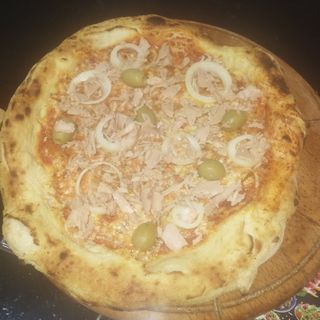 Tuna pizza 33cm