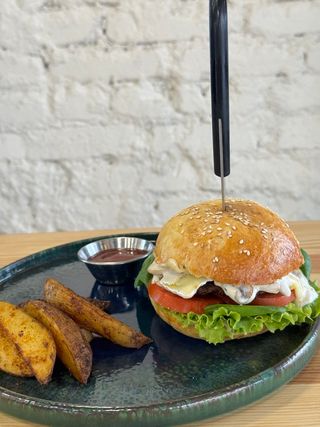 Бургер з сиром Брі  (400г)