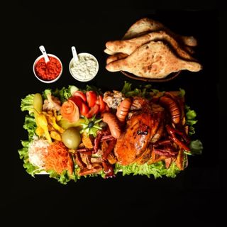 კანჭის მენიუ სოსისებით