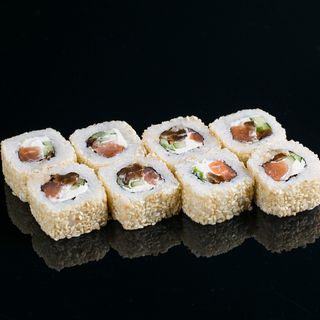Рол Філадельфія в кунжуті з копченим лососем  (250г)
