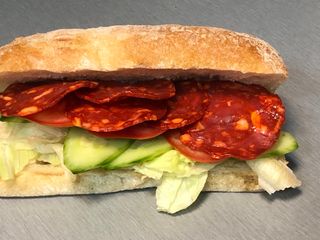 Сандвич с Чоризо и кашкавал