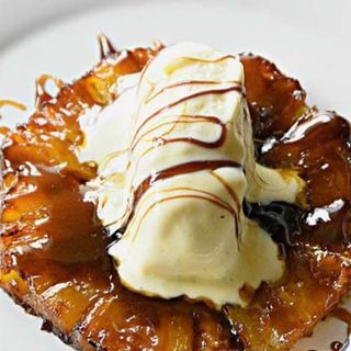 Piña frita con helado vainilla