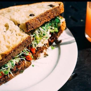 Sándwich jamón y queso