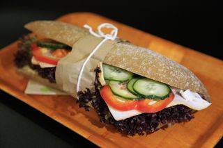 Sandwich cu sunca de pui