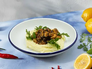 Mięso muli podsmażane z puree ziemniaczanym (330g)