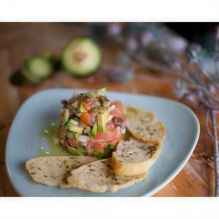 Tartar De Salmón Marinado Con Aguacate