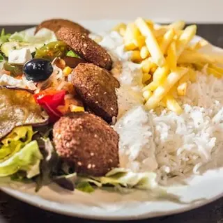 Plato de falafel + ensalada mixta + patatas fritas o arroz blanco