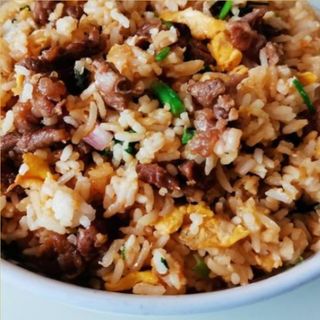 122 - Riso saltato con Manzo / Stir-fried Rice with Beef / 牛肉炒饭