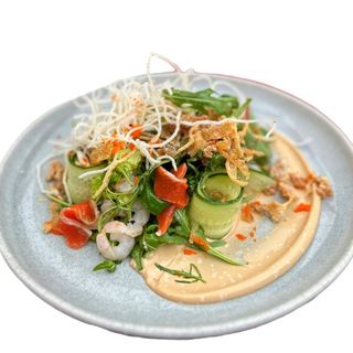 Салат з хрустким черевцем лосося 