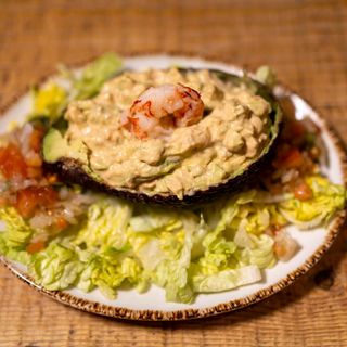 AGUACATE RELLENO CAMARONES