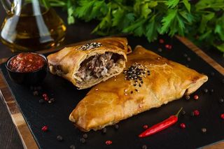 Samsa sa govedinom  1 komad