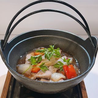 A41. PENTOLA IN FIAMME CON MANZO 