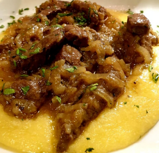 Fegato alla veneziana con polenta