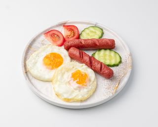 Яичница с сосиской